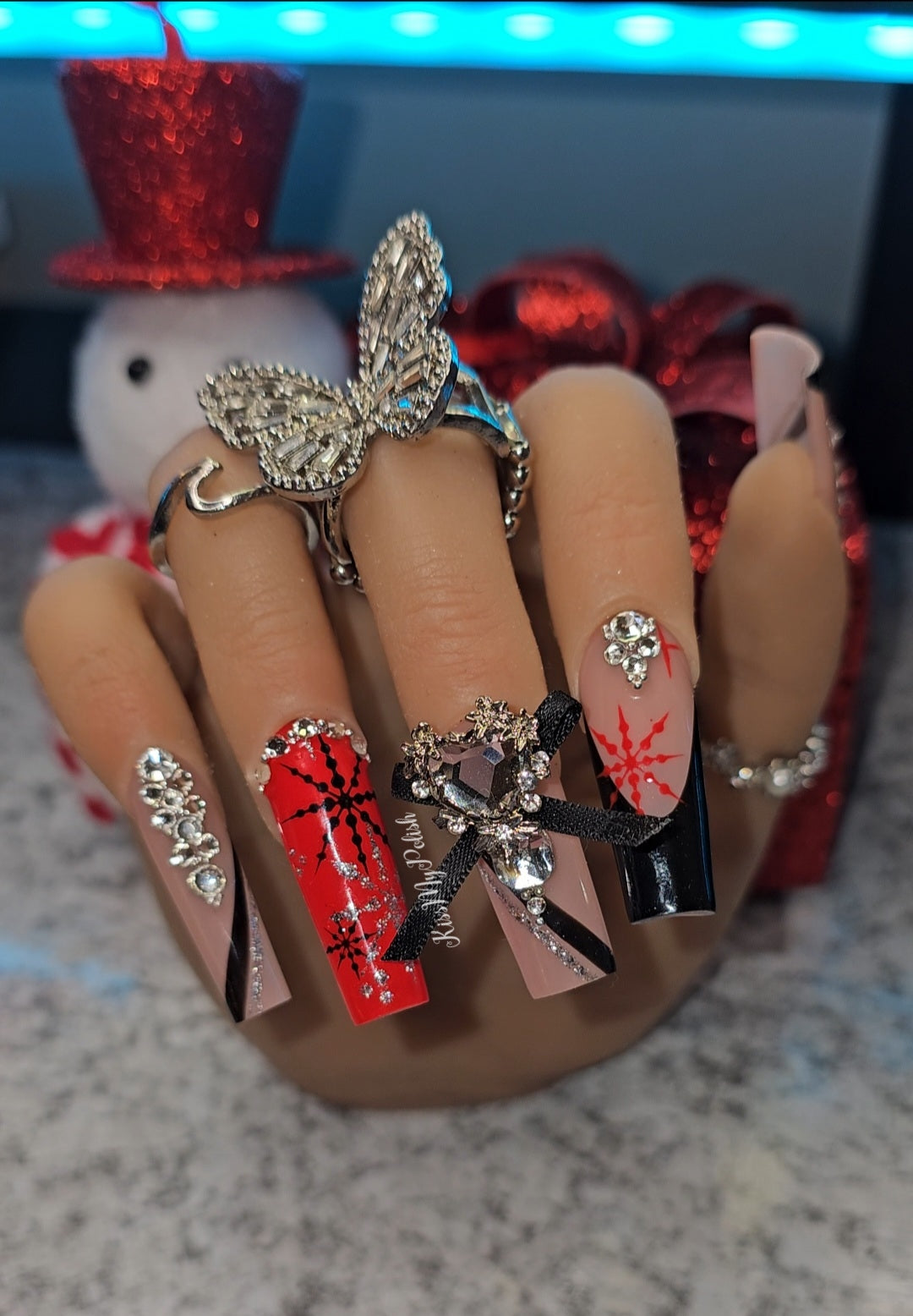 Get trendy with Snowflake Glam - press on nails available at Kiss My Polish.